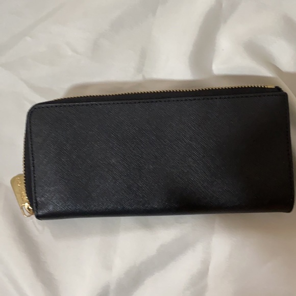 Michael Kors wallet. 👜👜👜👜🌺 - Picture 6 of 7